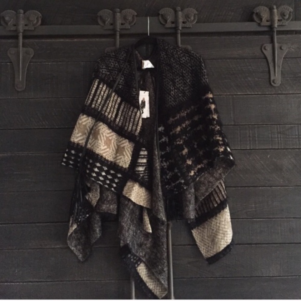 BCBG Poncho